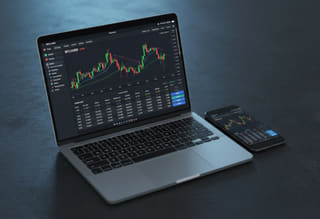 Control de la actividad — seguimiento del historial de trading y de la performance de fondos